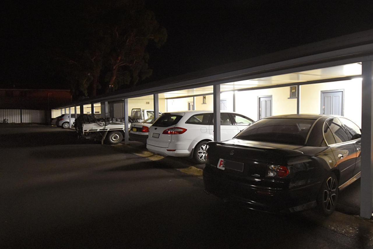 Armidale Inn Bagian luar foto